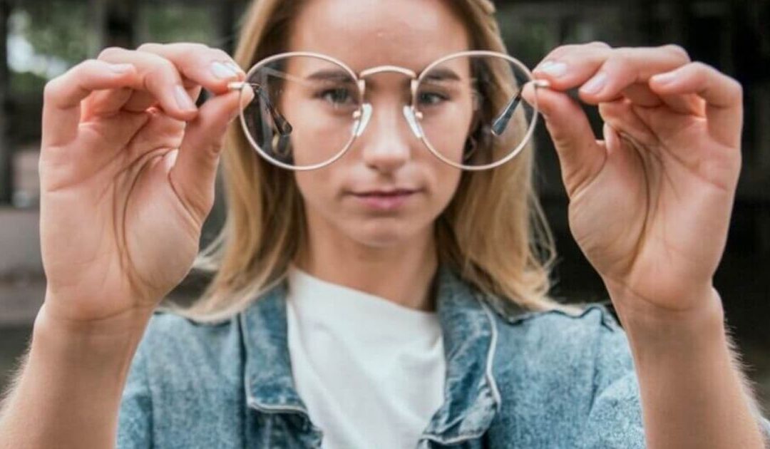 Comprendre l’astigmatisme : symptômes, causes et traitements