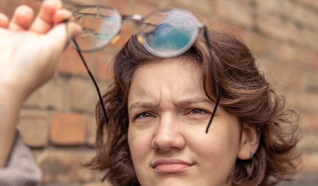 Comprendre l’hypermétropie : symptômes, causes et prévention